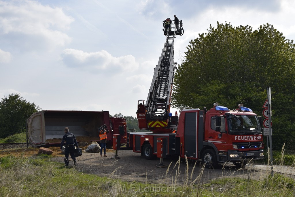 Schwerer VU LKW Zug Bergheim Kenten Koelnerstr P318.JPG - Miklos Laubert